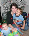 Carrie-and-boys-Dec-2005.jpg (43697 bytes)